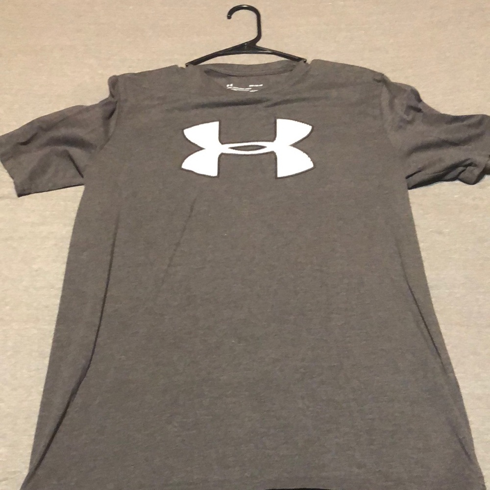 Under Armour tshirt